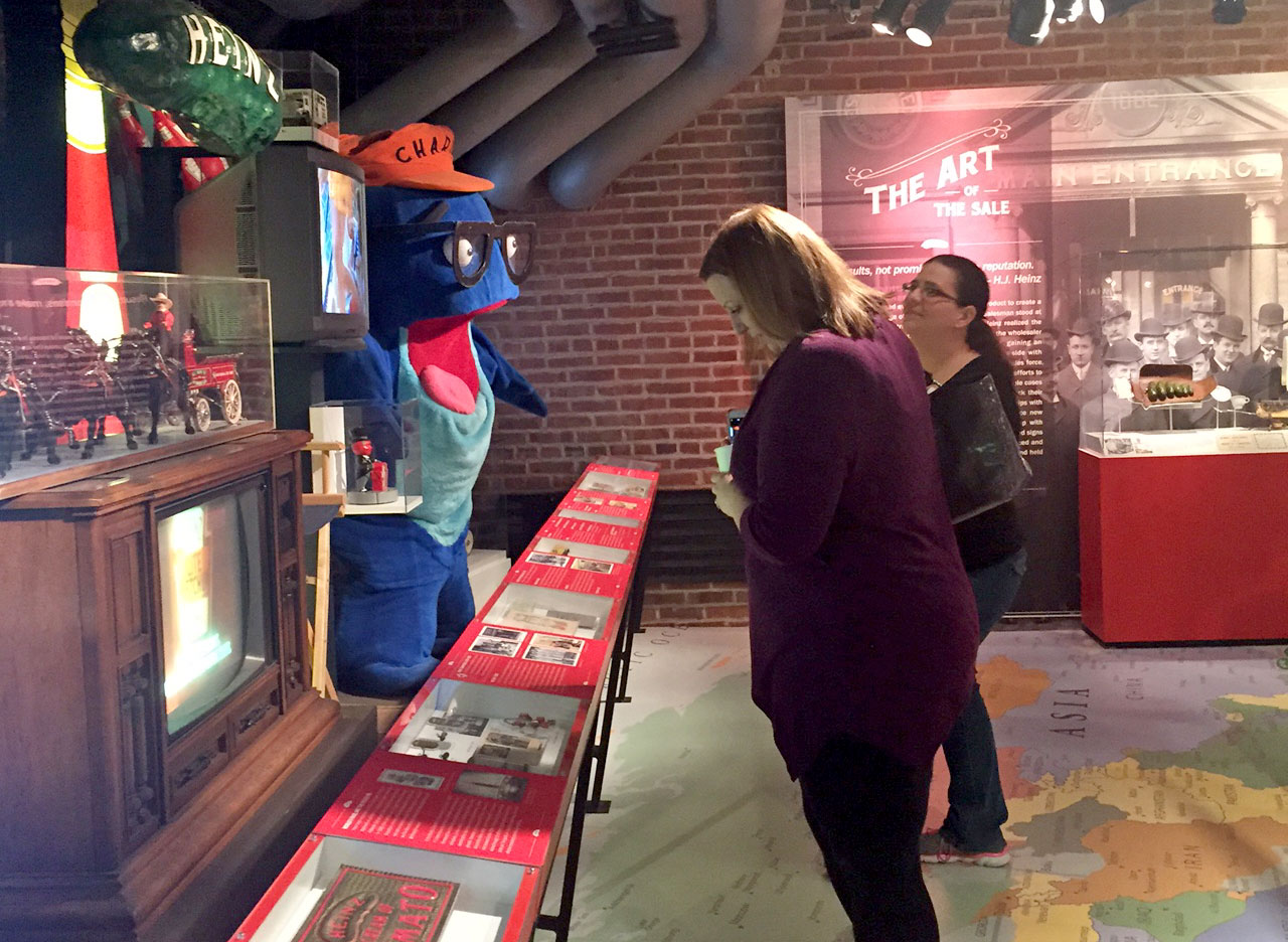 Teachers exploring museum resources for building Smithsonian Learning Lab collections